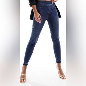 NWT Spanx Shape & Lift Distressed Raw Hem Jegging Jeans  Small